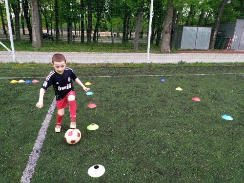 Indywidualny trening piłkarski dla najmłodszych w Krakowie