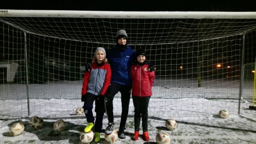 Trening piłkarski dla dziewczyn w Krakowie